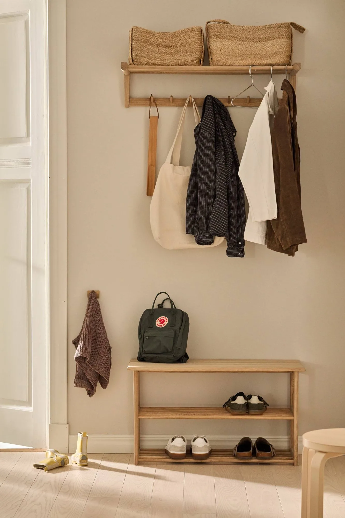 Bäckebo hat rack, Oak, 7 knobs 1898