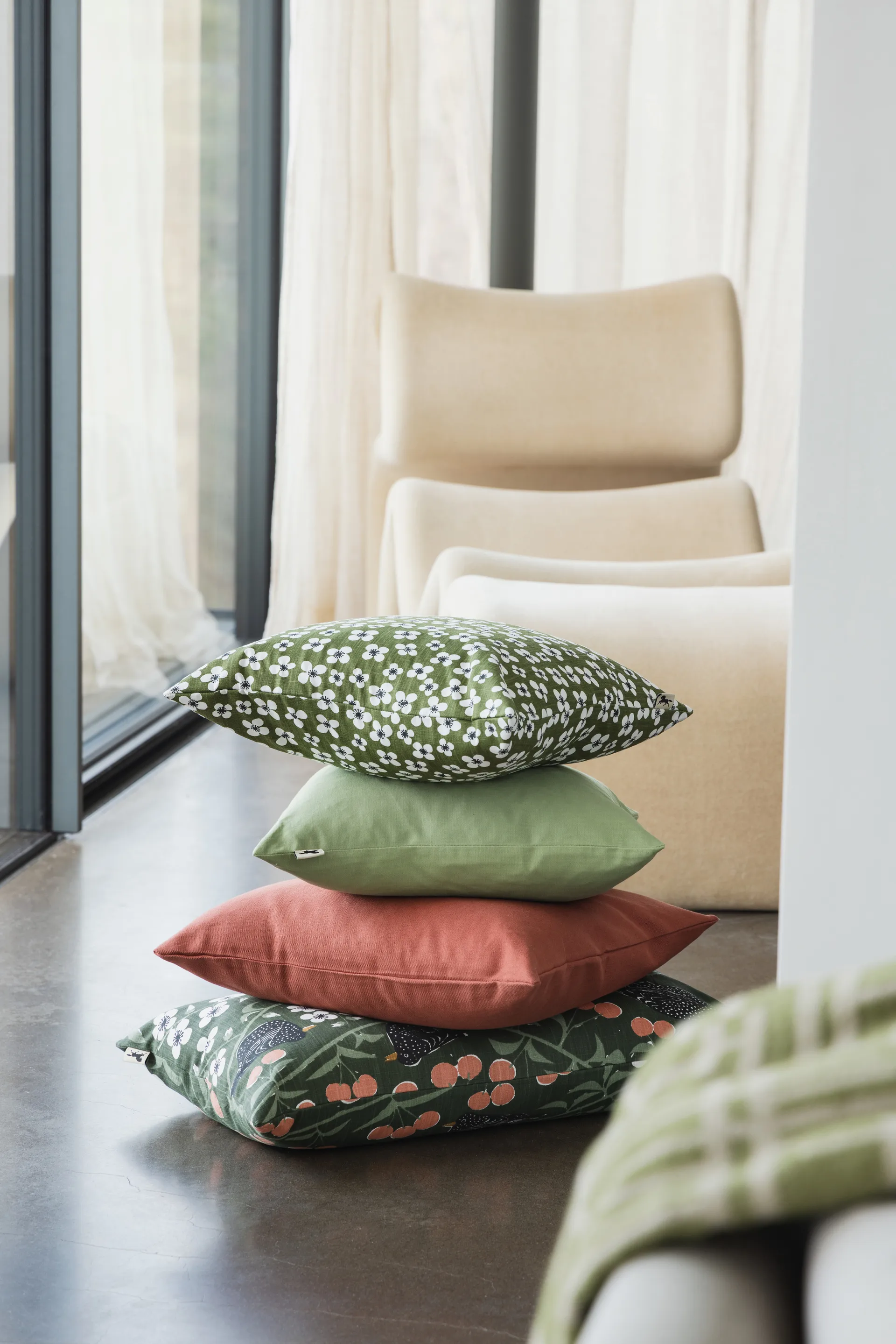 Cherry Orchard cushion cover, Dark green, 40x70cm Almedahls
