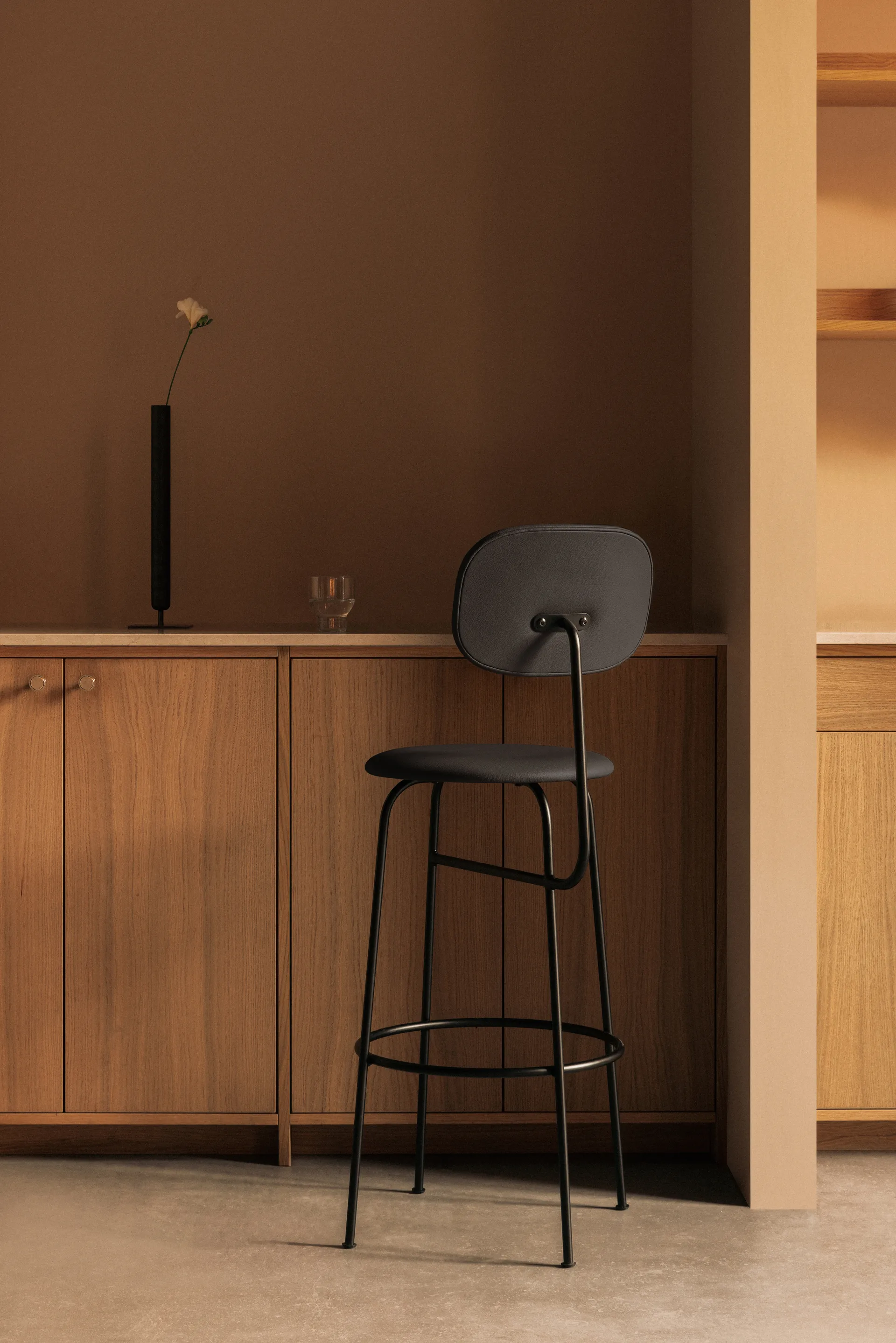 Afteroom plus barstool leather upholstery 63.5 cm, Dakar 0842 Audo Copenhagen