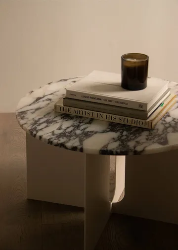 Androgyne side table - Calacatta Viola marble-black steel, Ø65 cm - Audo Copenhagen