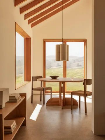 Puffin Dining Table solid natural oak - Natural oak, Ø140 cm - Audo Copenhagen