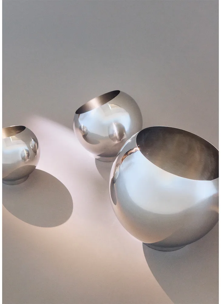 Globe flowerpot Ø17 cm, Silver AYTM