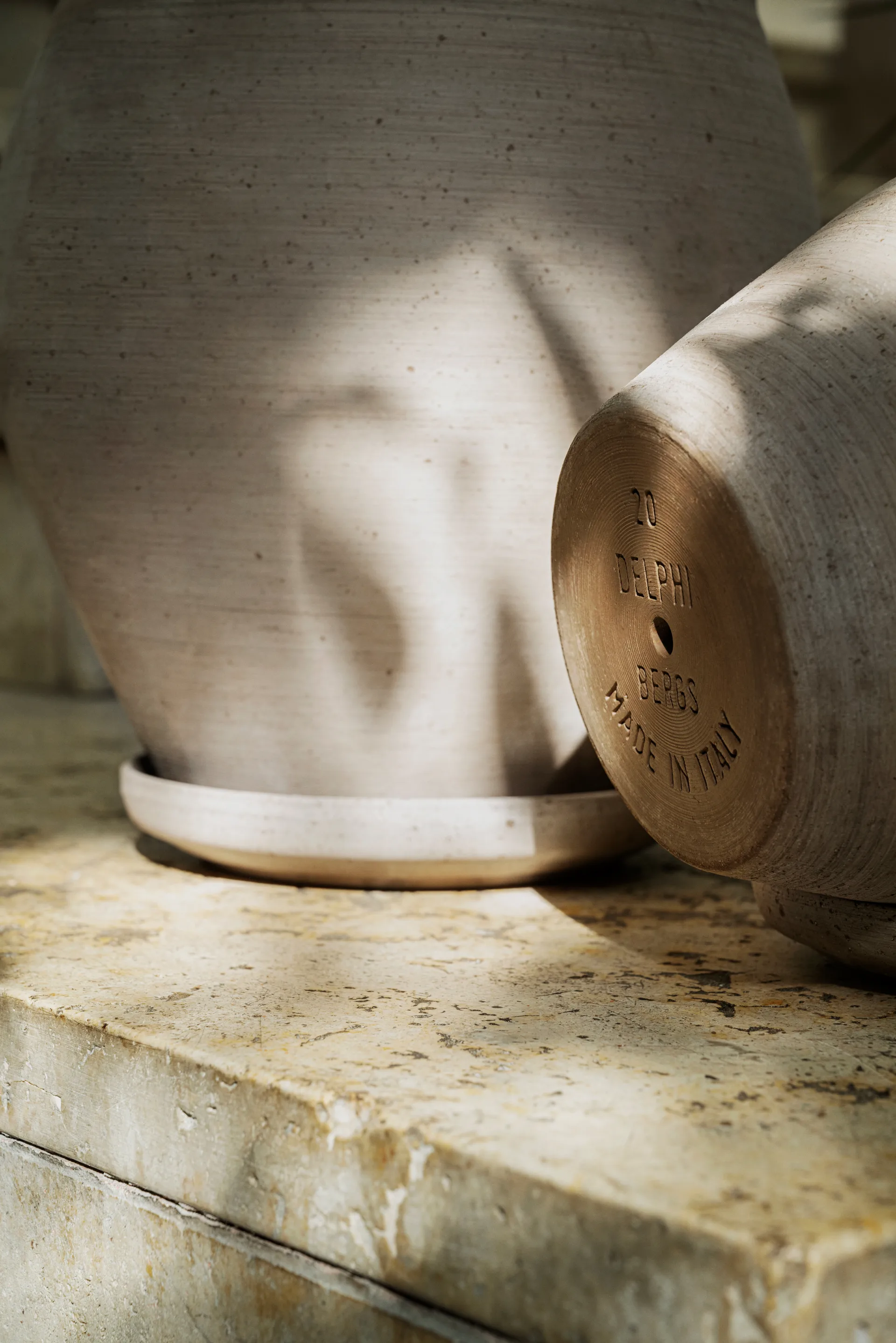 Delphi pot with saucer, 2 pieces, Grey, Ø20 cm Bergs Potter