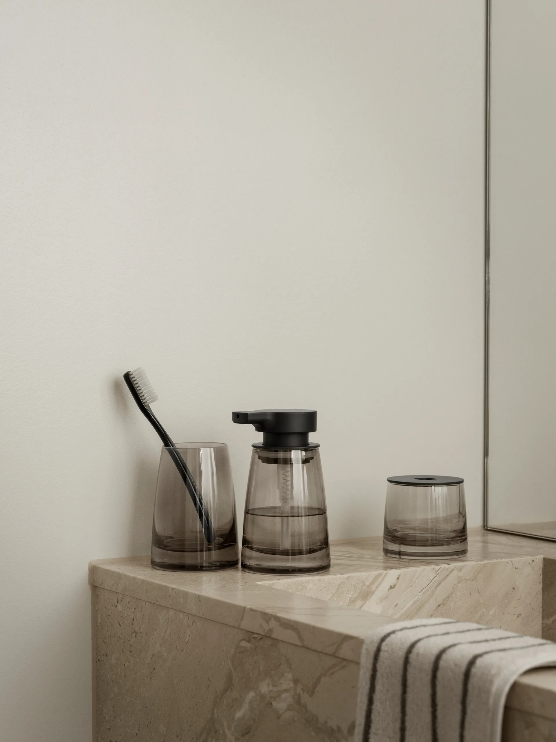 Ava storage box, Black blomus