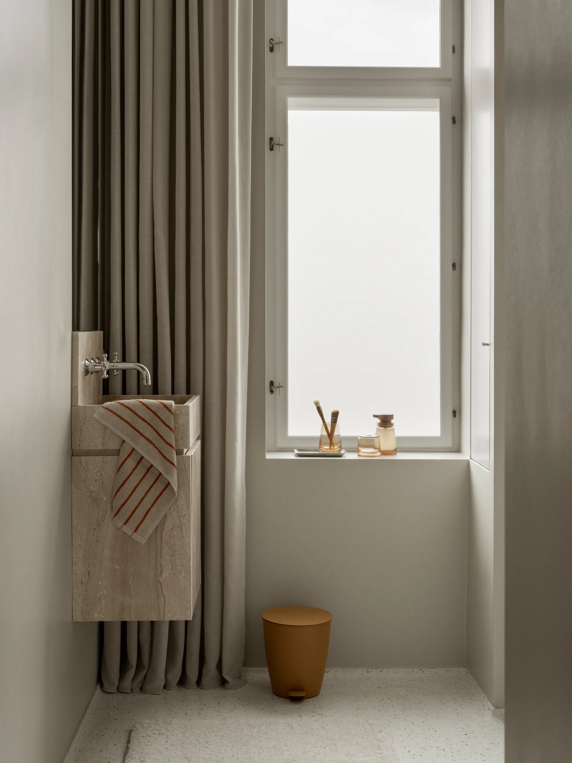Ava toothbrush mug, Tan blomus