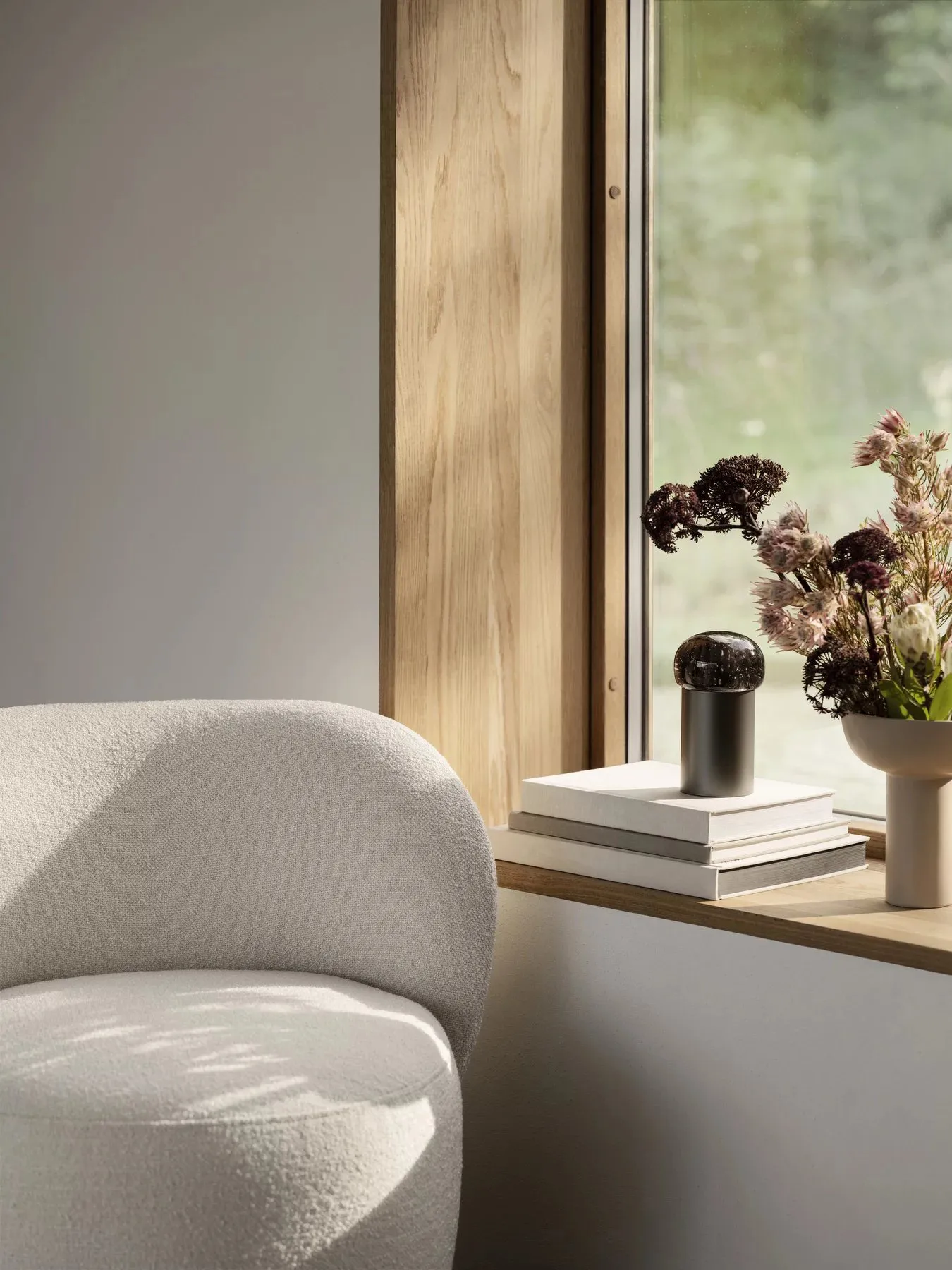 Iris LED lamp 18 cm, Gun metal blomus