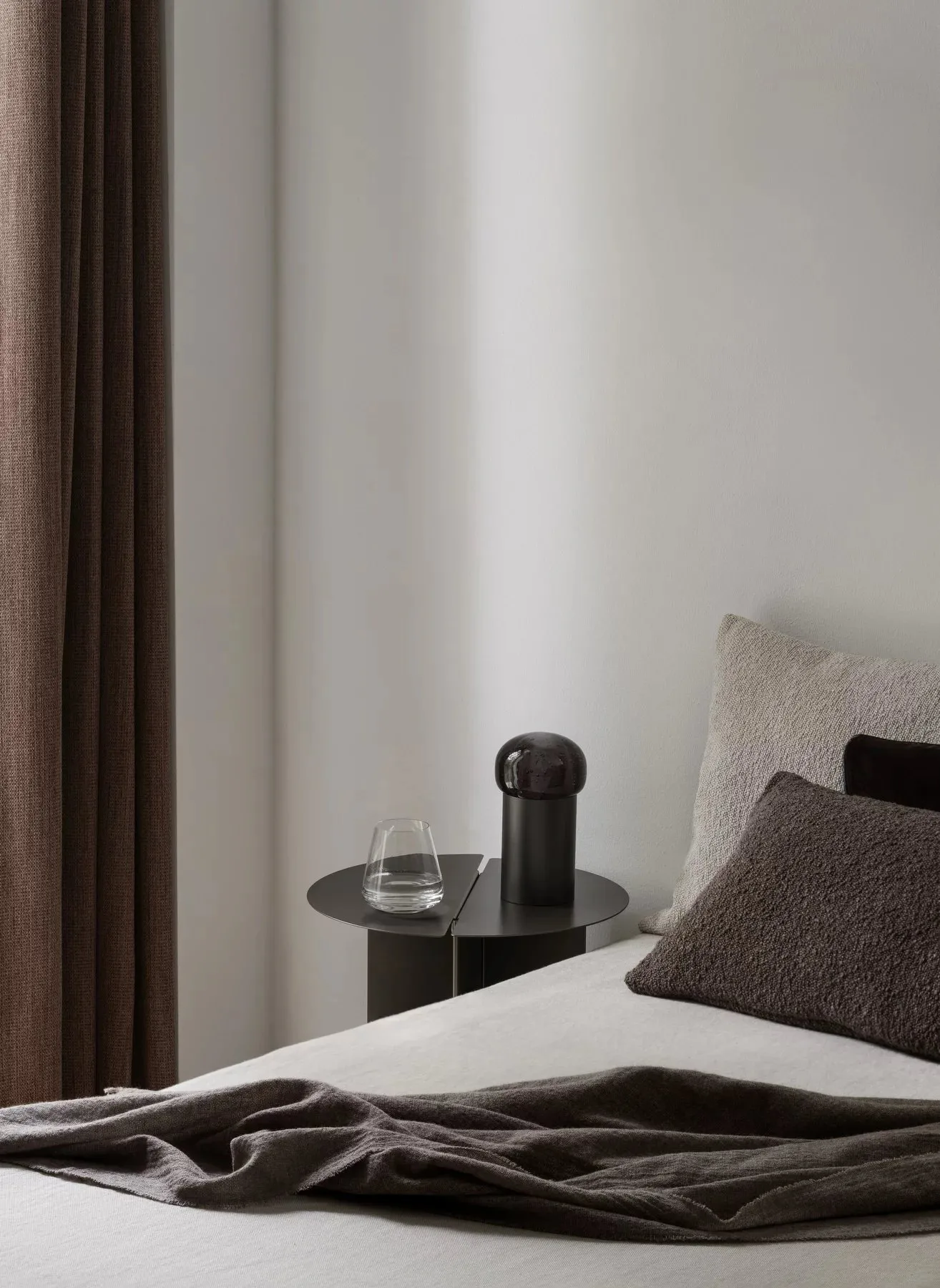 Iris LED lamp 18 cm, Gun metal blomus