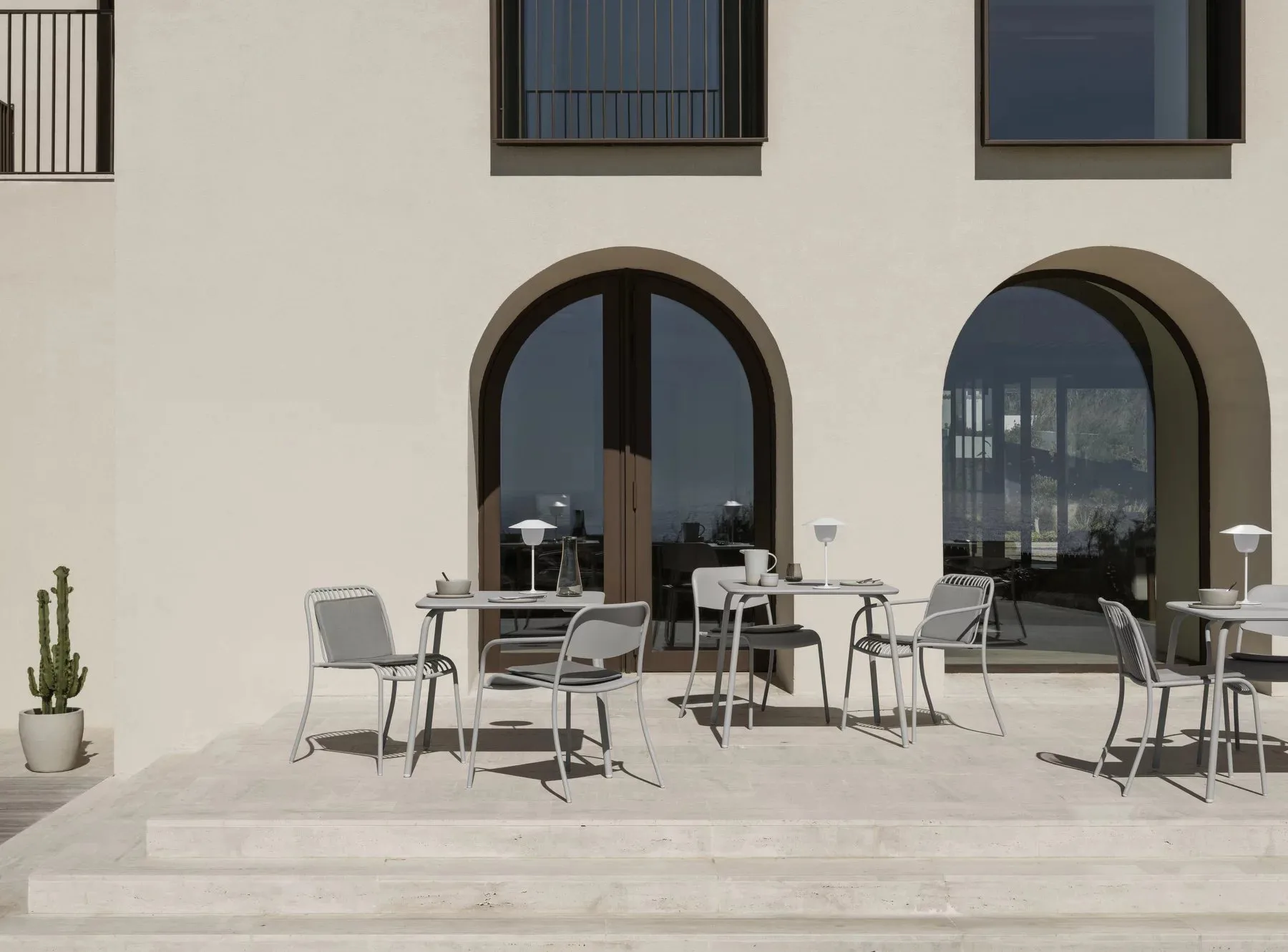 YUA WIRE armchair, Silk grey blomus