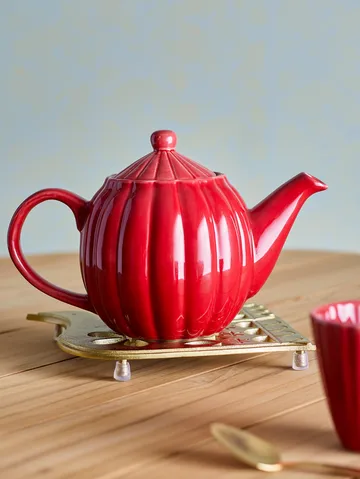 Latina teapot 1.085 L - Red - Bloomingville