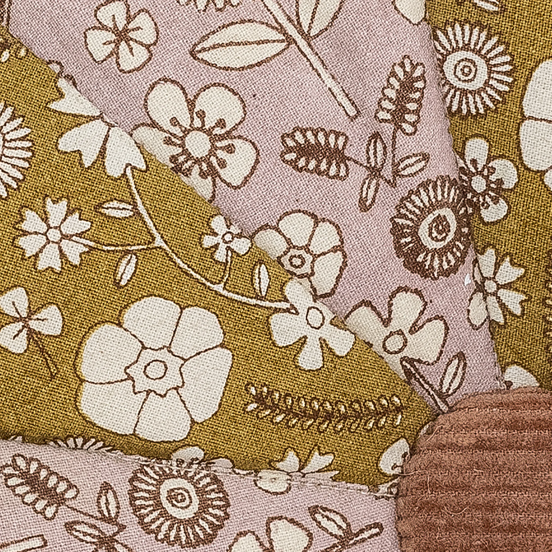Madlen cushion Ø45 cm, Flowers Bloomingville