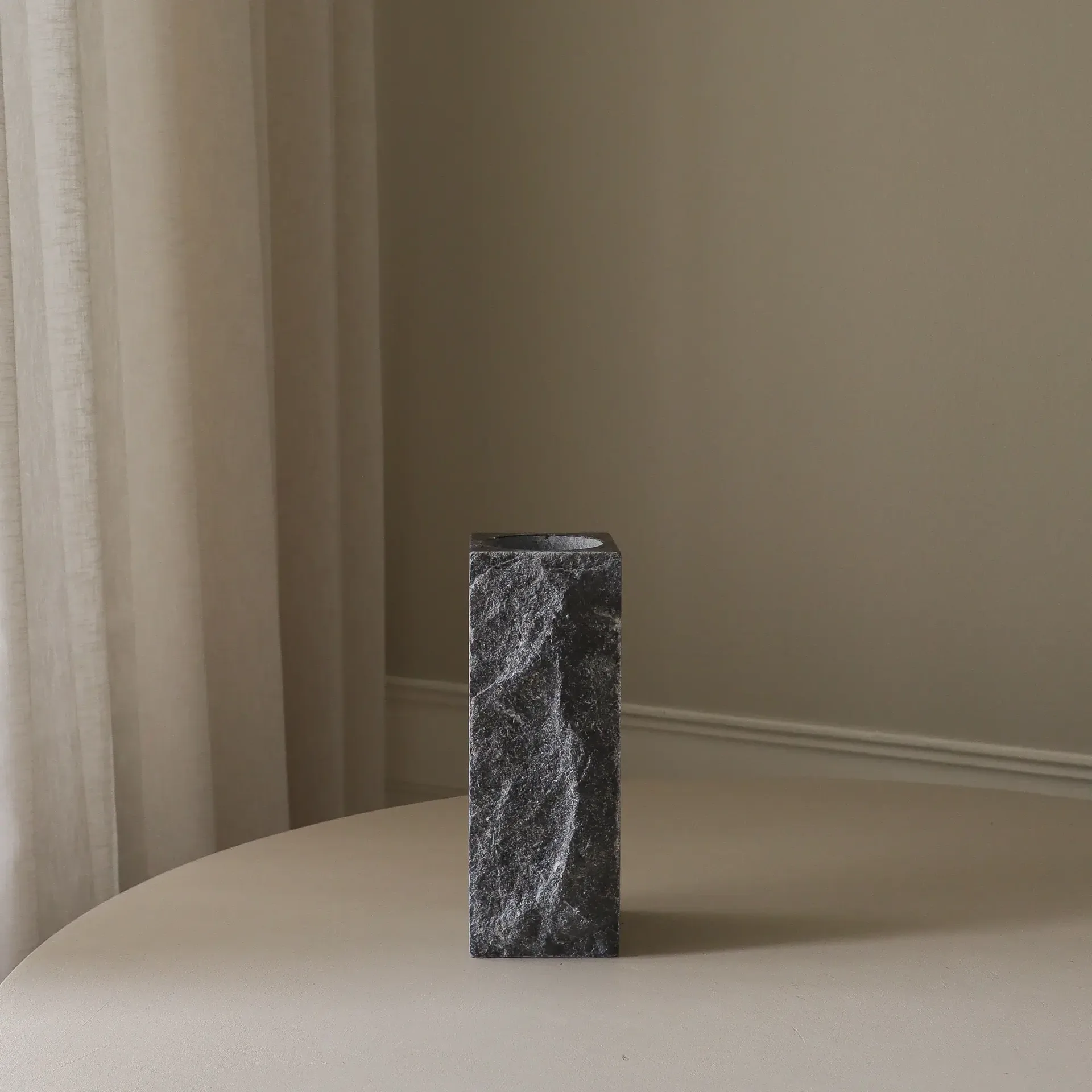 Cartier Edge marble vase, Medium, 30 cm Botané