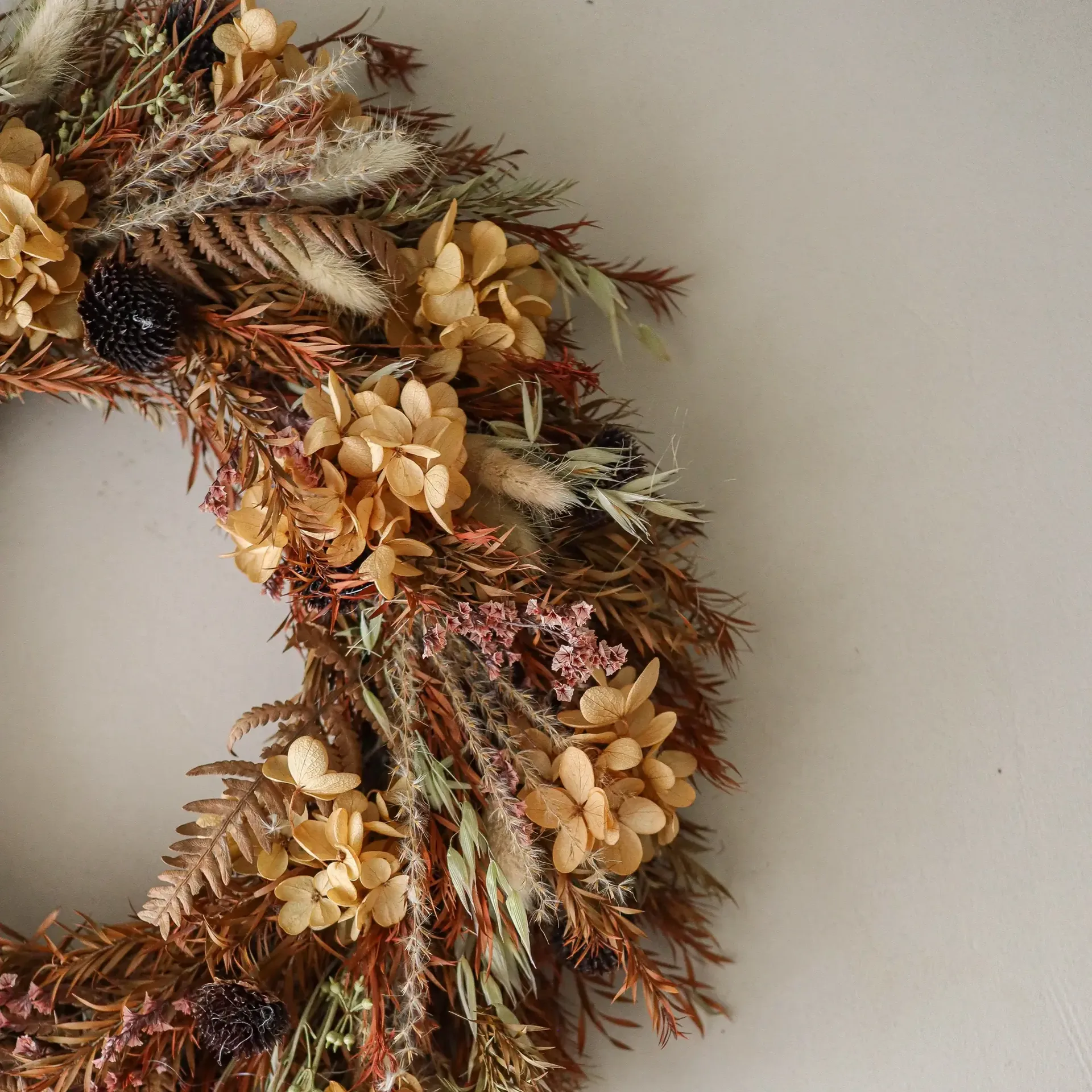 Golden Meadow Wreath wreath, Hydrangea-dried grass-fern-hare’s ear, Ø40 cm Botané