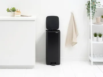 Bo pedal bin 30 L - Matt Black - Brabantia