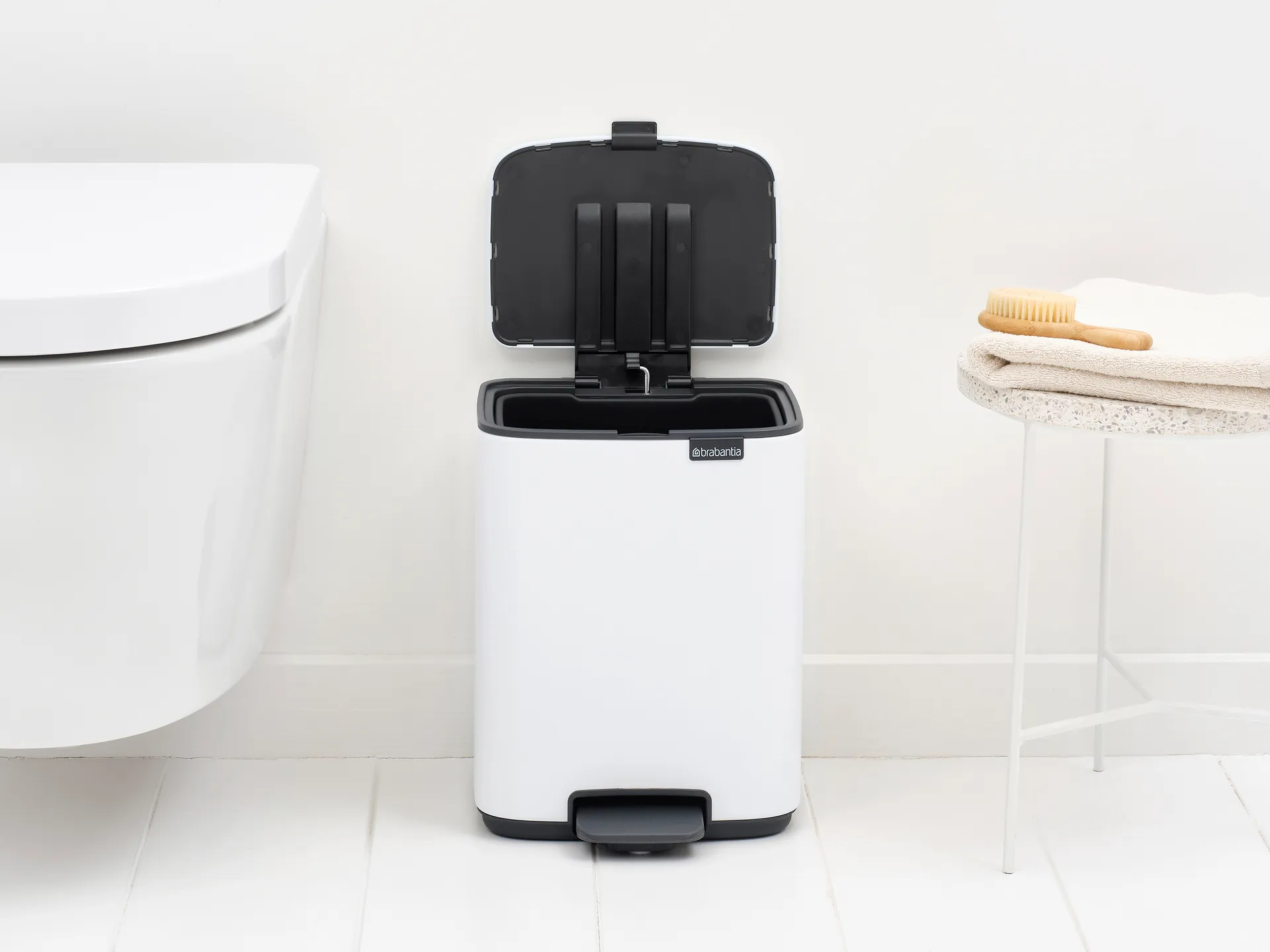 Bo pedal bin 7 L, White Brabantia