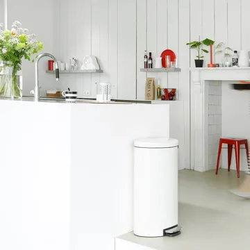 FlatBack+ pedal bin Silent 30 litres - white - Brabantia