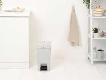 StepUp pedal bin 16 L - Light grey - Brabantia