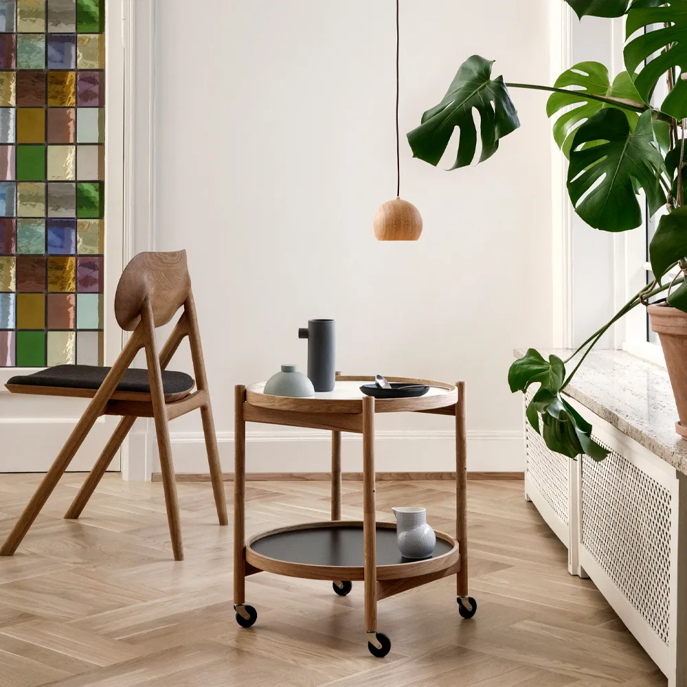 Bølling Tray Table model 50, Walnut veneer, oiled walnut stand Brdr. Krüger