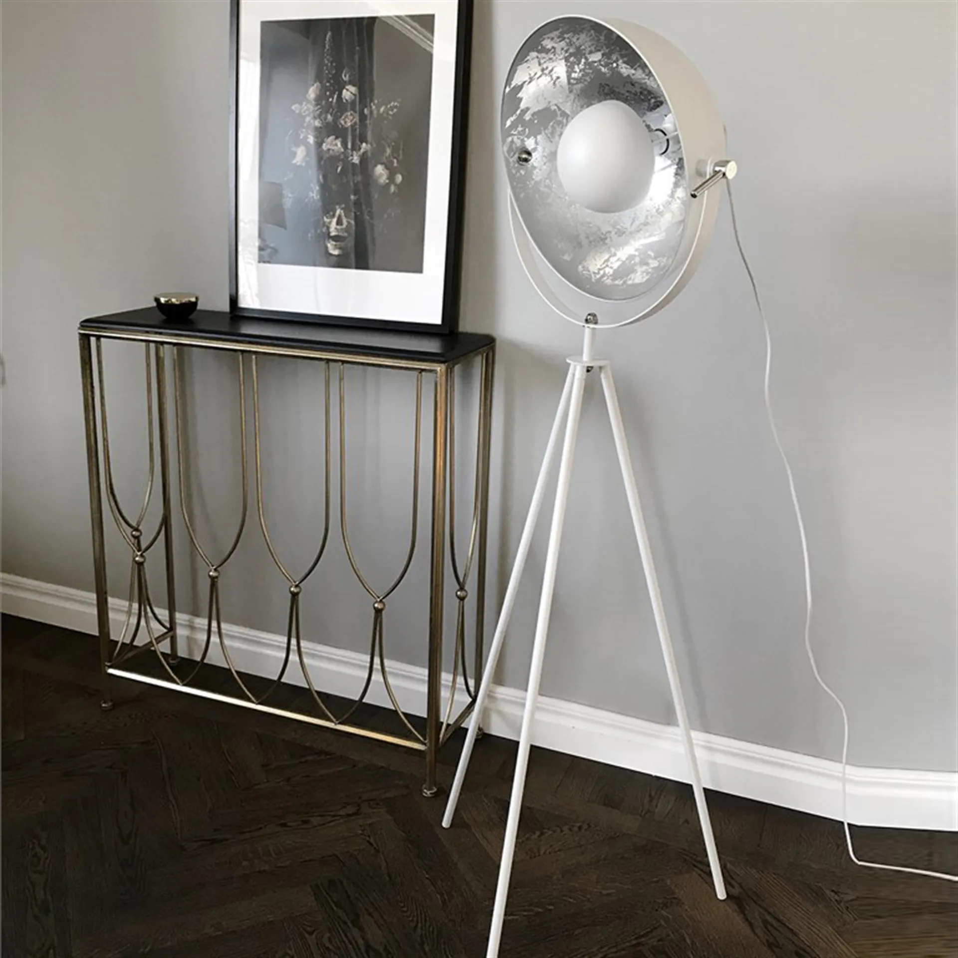 Captain mini floor lamp, sandwhite By Rydéns