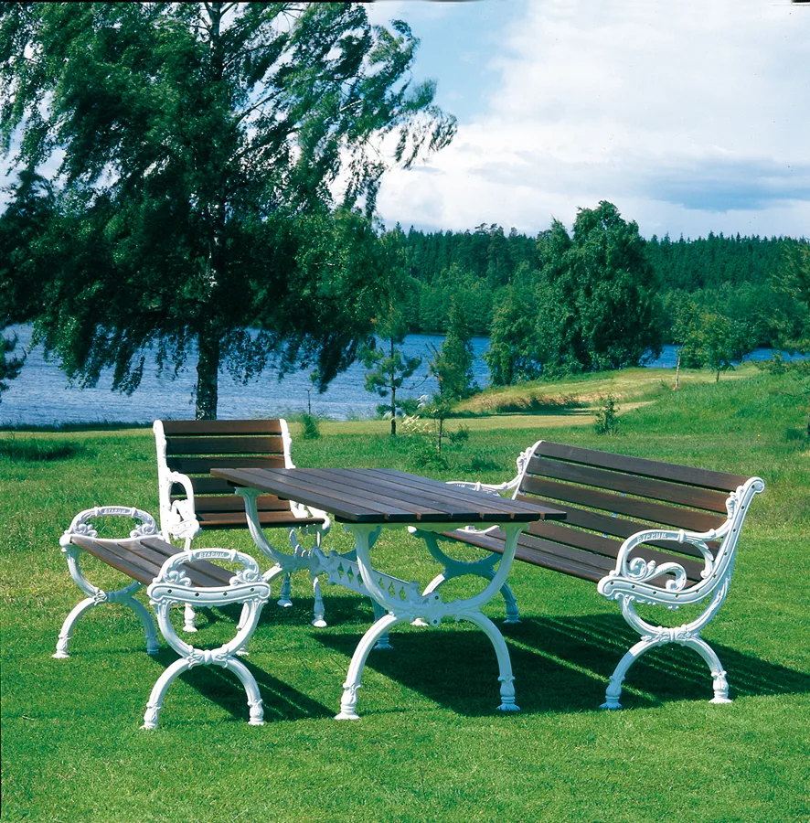 Byarum Bench, White lacquered pine, green stand Byarums bruk
