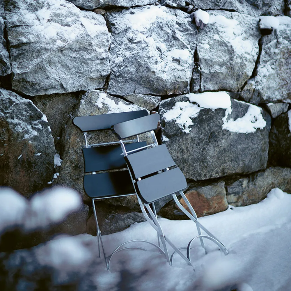 Classic No.2 chair, Mahogany oil, hot-dip galvanised stand Byarums bruk