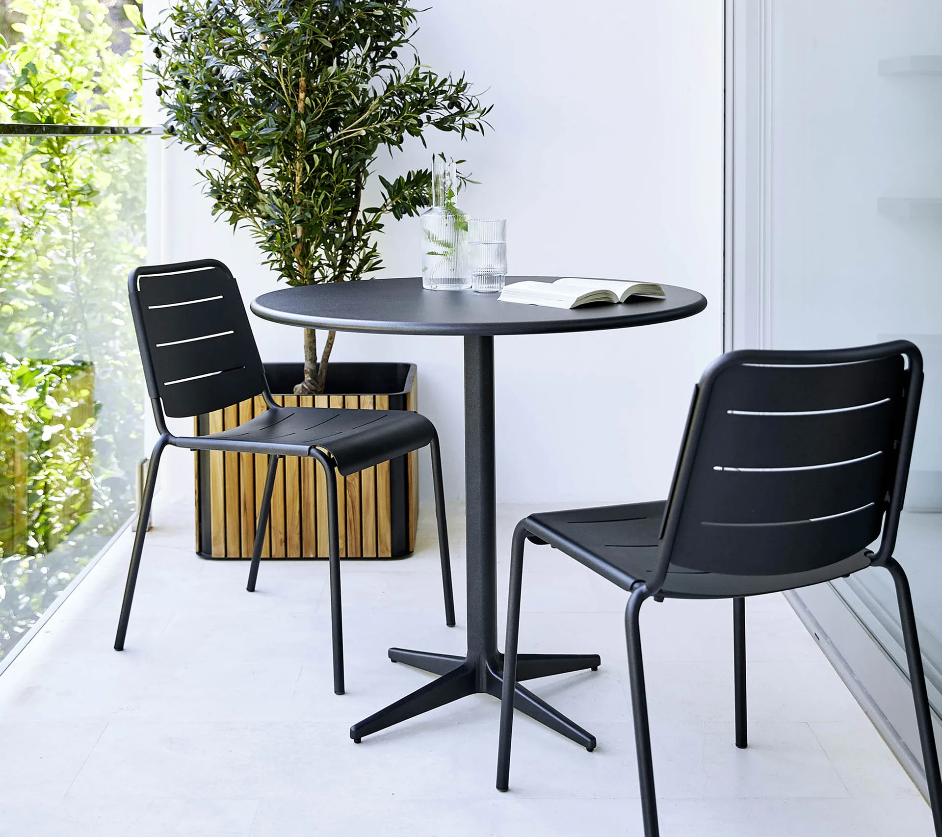 Drop coffee table Ø80 cm, Lava grey-lava grey Cane-line