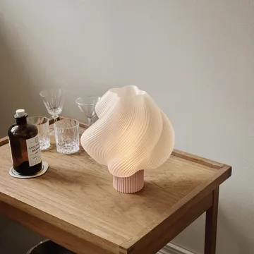 Soft Serve table lamp - Wild strawberry, Regular, 26 cm - Crème Atelier