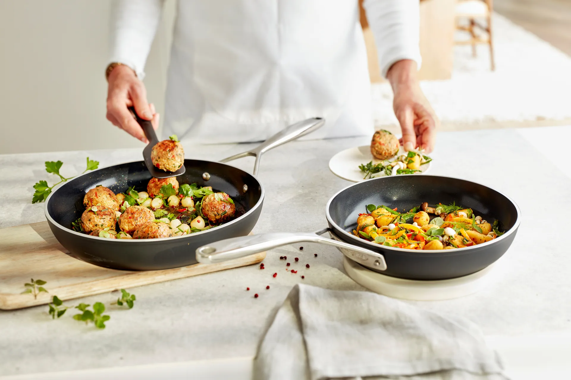 Alu Plus 3 Ceraforce frying pan set ceramic 3-ply, 2 pieces Demeyere