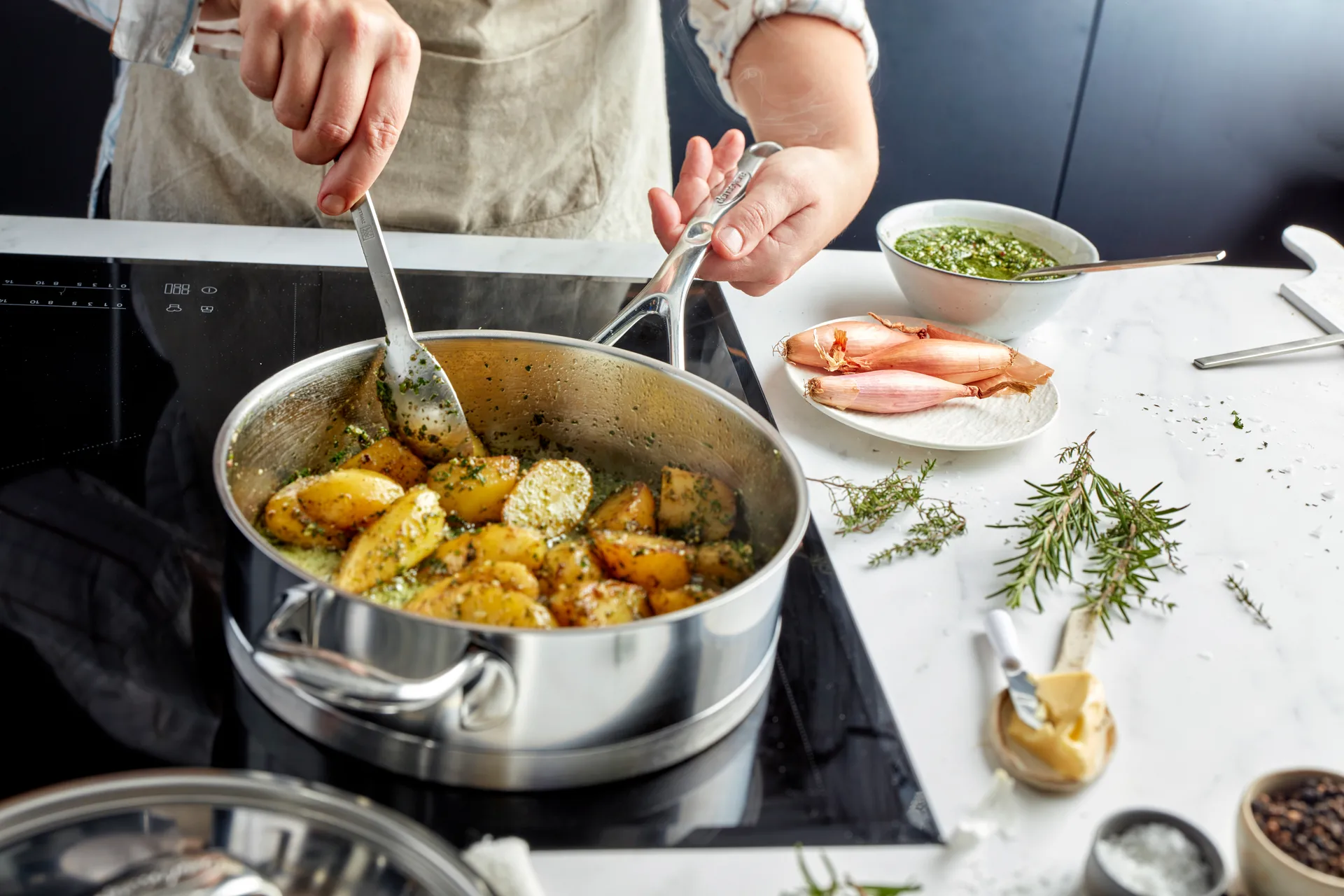 Atlantis 7 sauté pan with lid stainless steel, Ø24 cm Demeyere