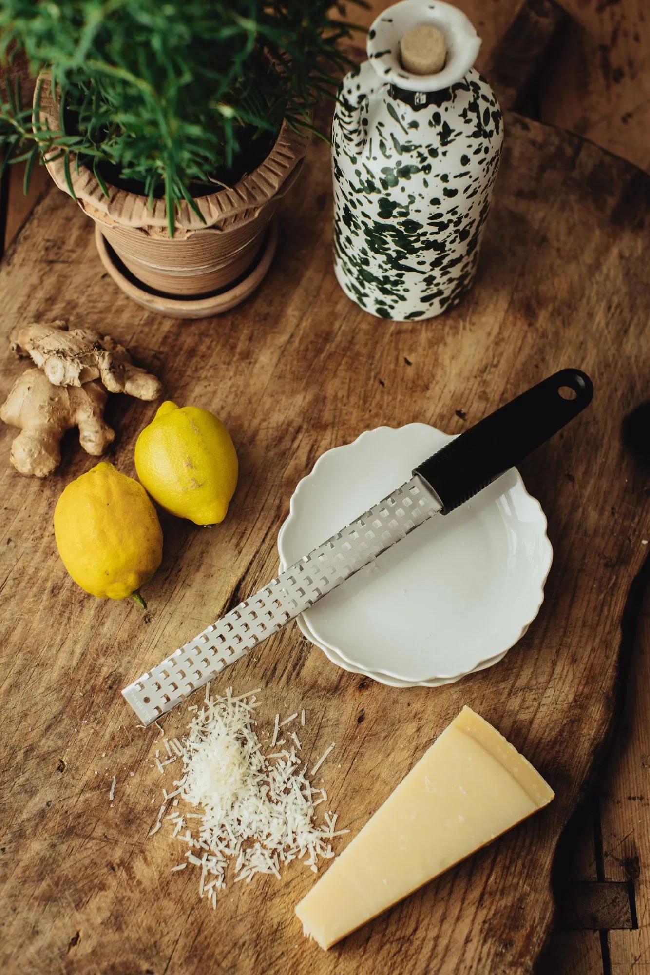 Rio grater with handle, Stainless steel, medium, 4 mm, 31.6x3.2x2.4 cm Dorre