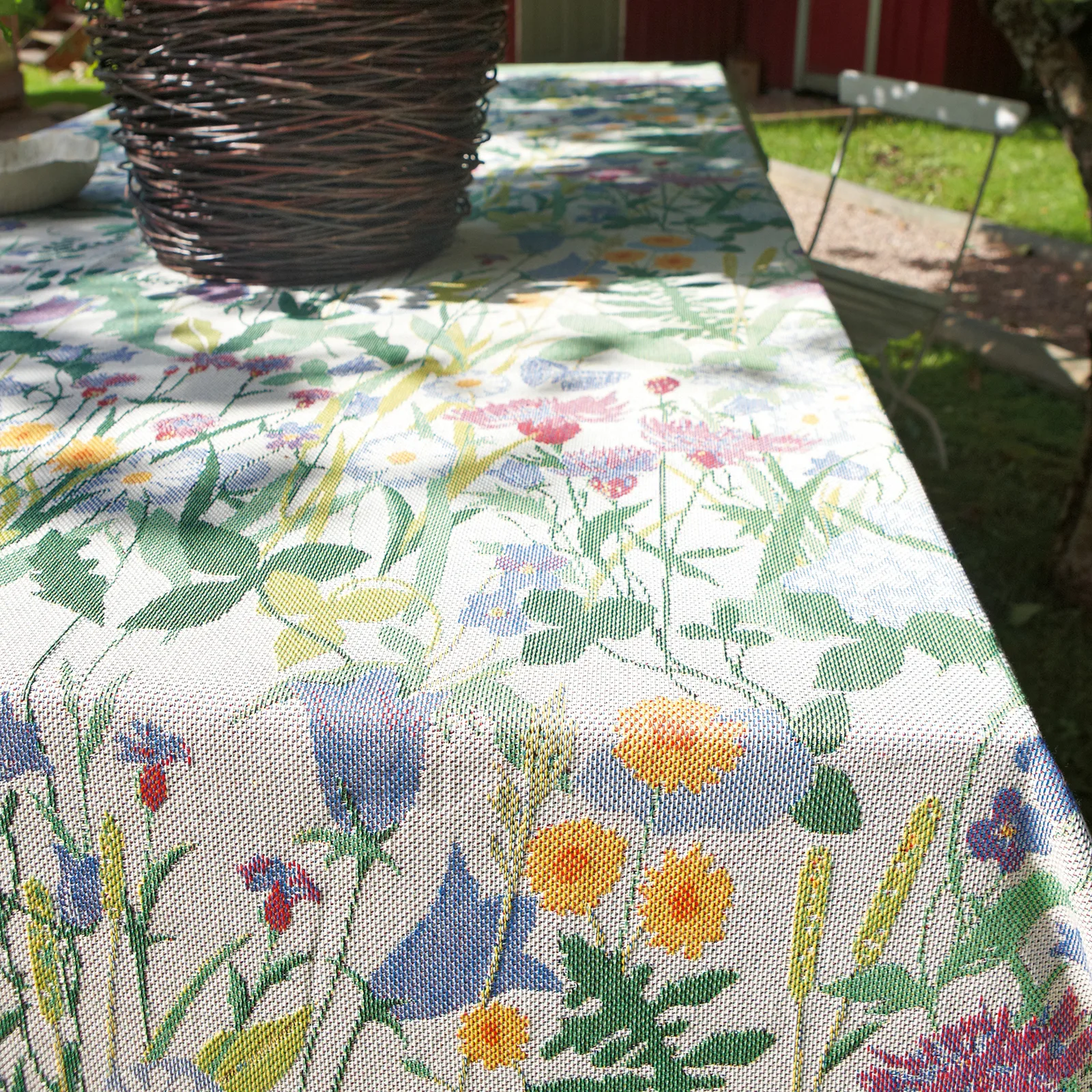 Sommartid table cloth, 145x300 cm Ekelund Linneväveri