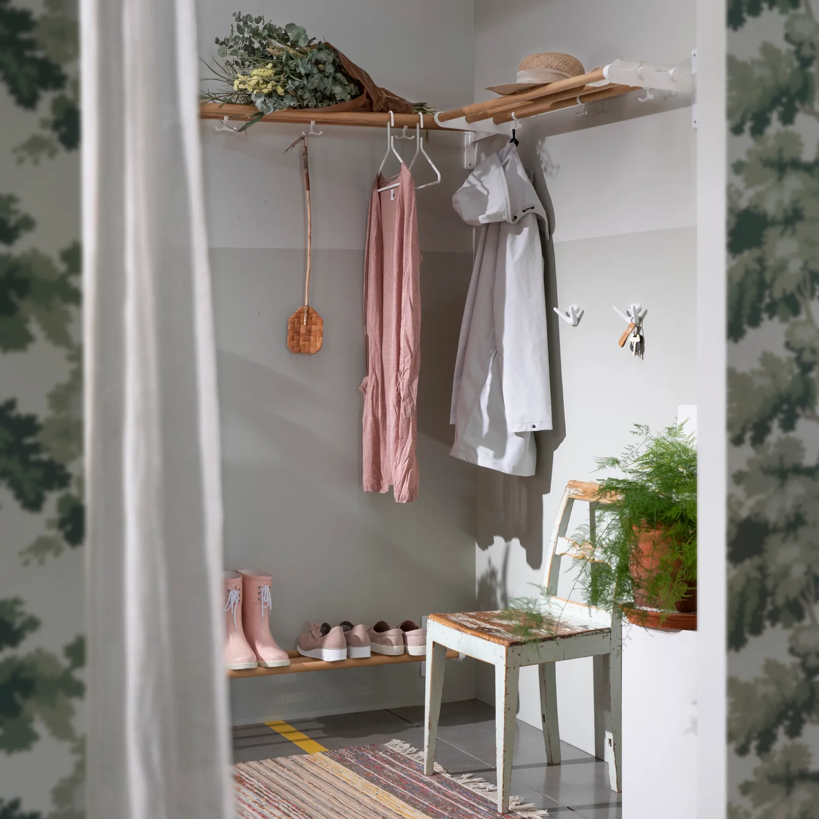 Nostalgi hat shelf/ shoe shelf, oak, white Essem Design