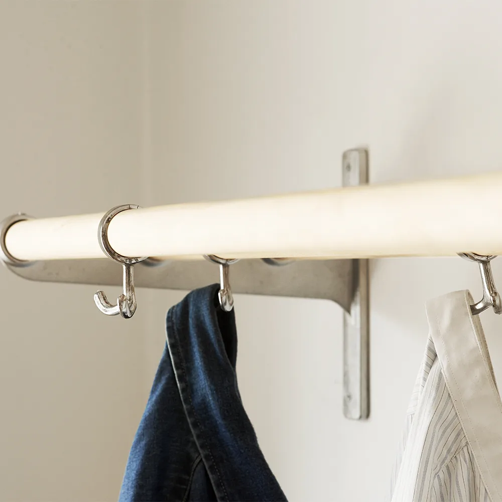 Nostalgi Hook rack, Copper, white stand Essem Design