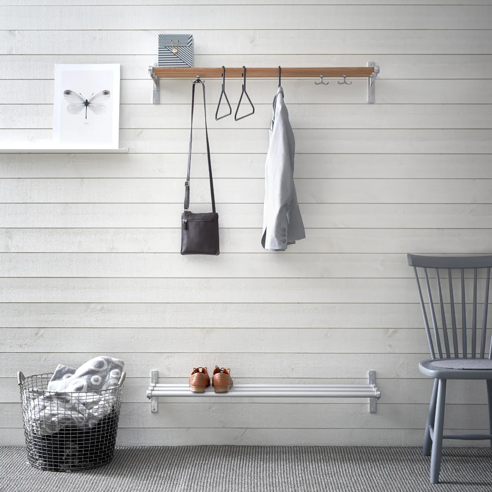 Nostalgi Shoe or hat shelf, White, aluminium stand Essem Design