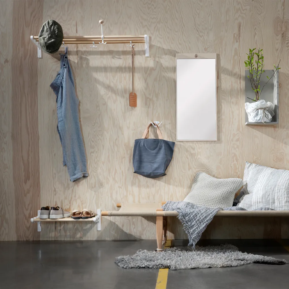 Nostalgi Shoe or hat shelf, White, aluminium stand Essem Design