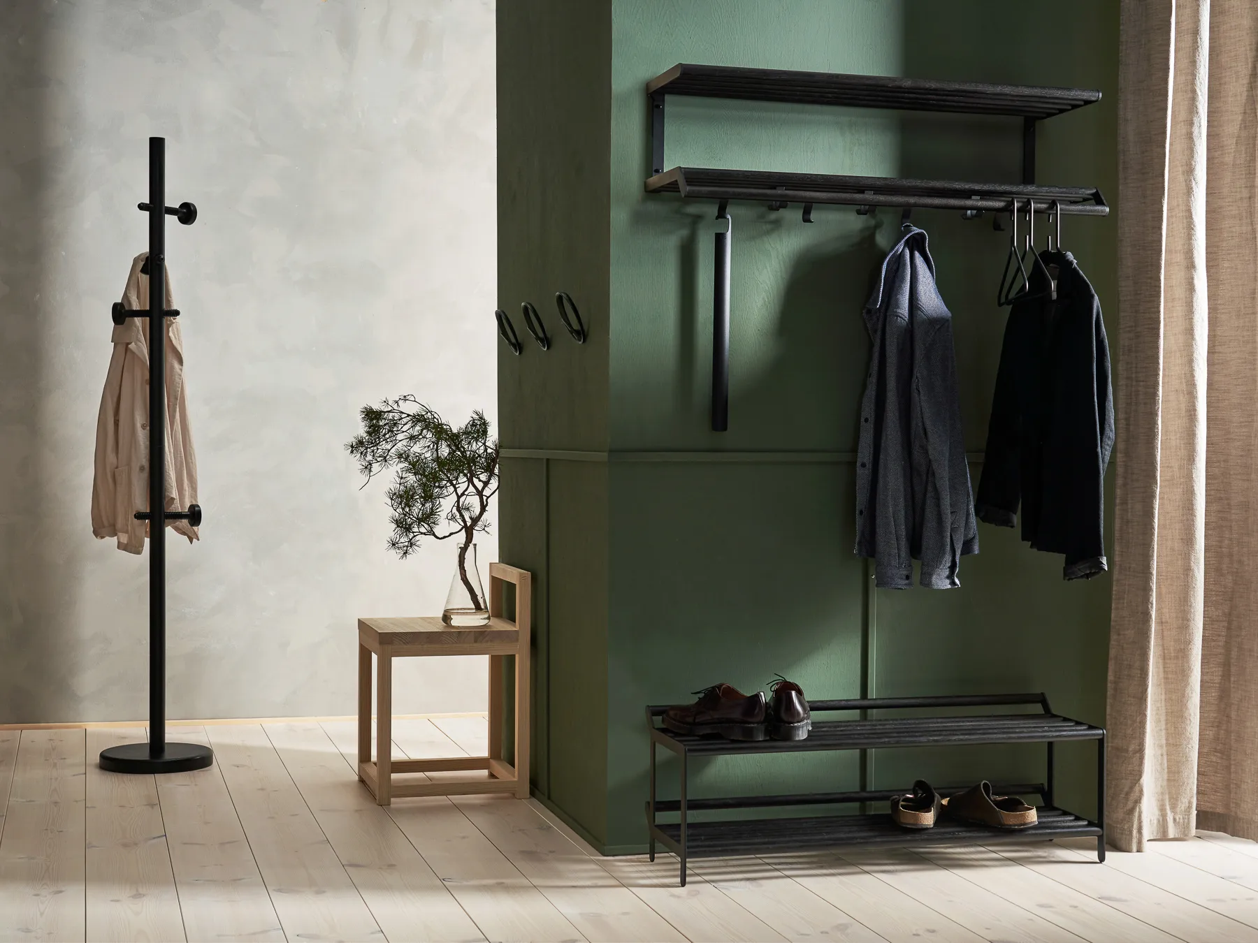 Tamburin shoe shelf 60 cm, Black oiled oak-black Essem Design