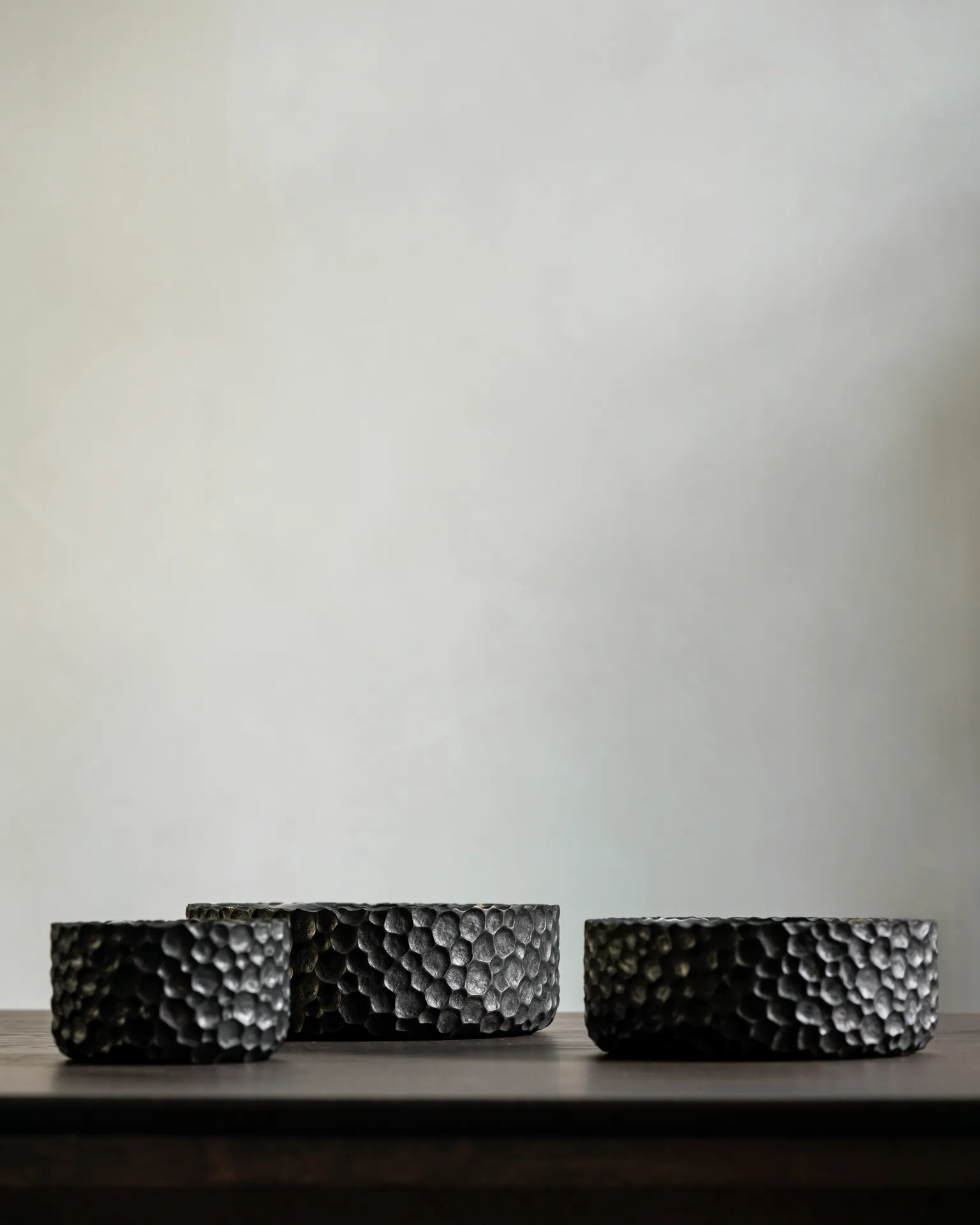 Chopped bowls set of 3, Lacquered mahogany Ethnicraft