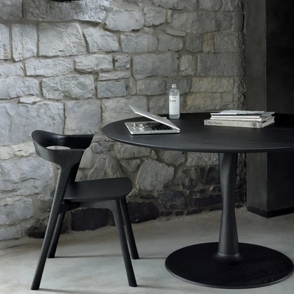 Torsion dining table, White-pigmented hardwax-oiled oak, Ø127 cm Ethnicraft