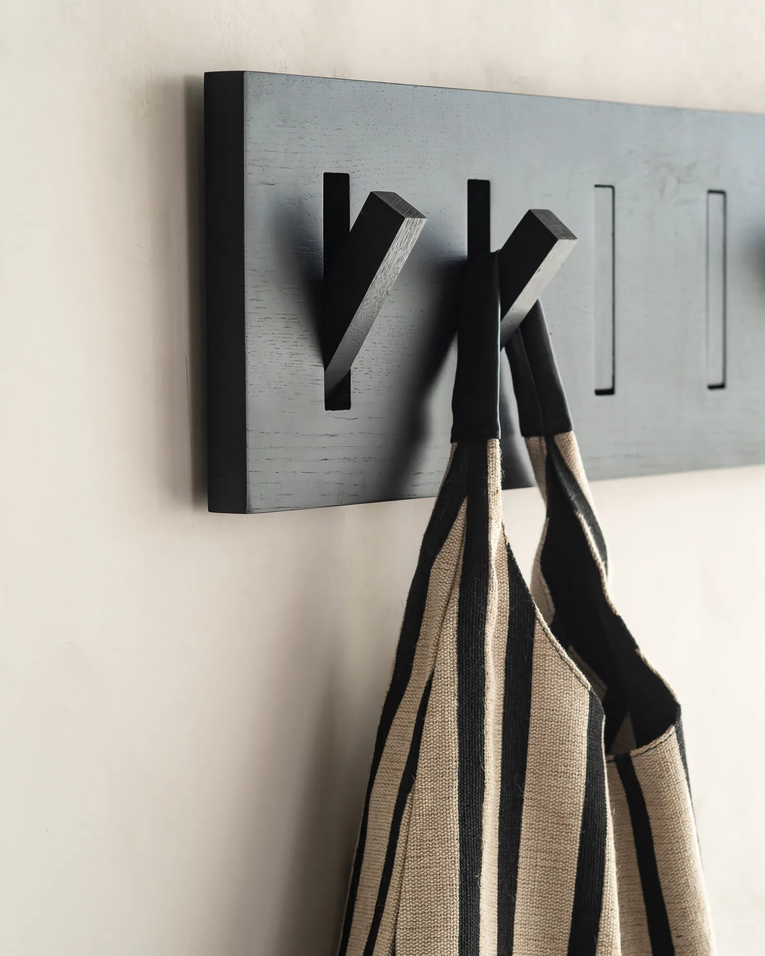 Utilitile wall hanger clothes hanger, Lacquered oak-black-large Ethnicraft