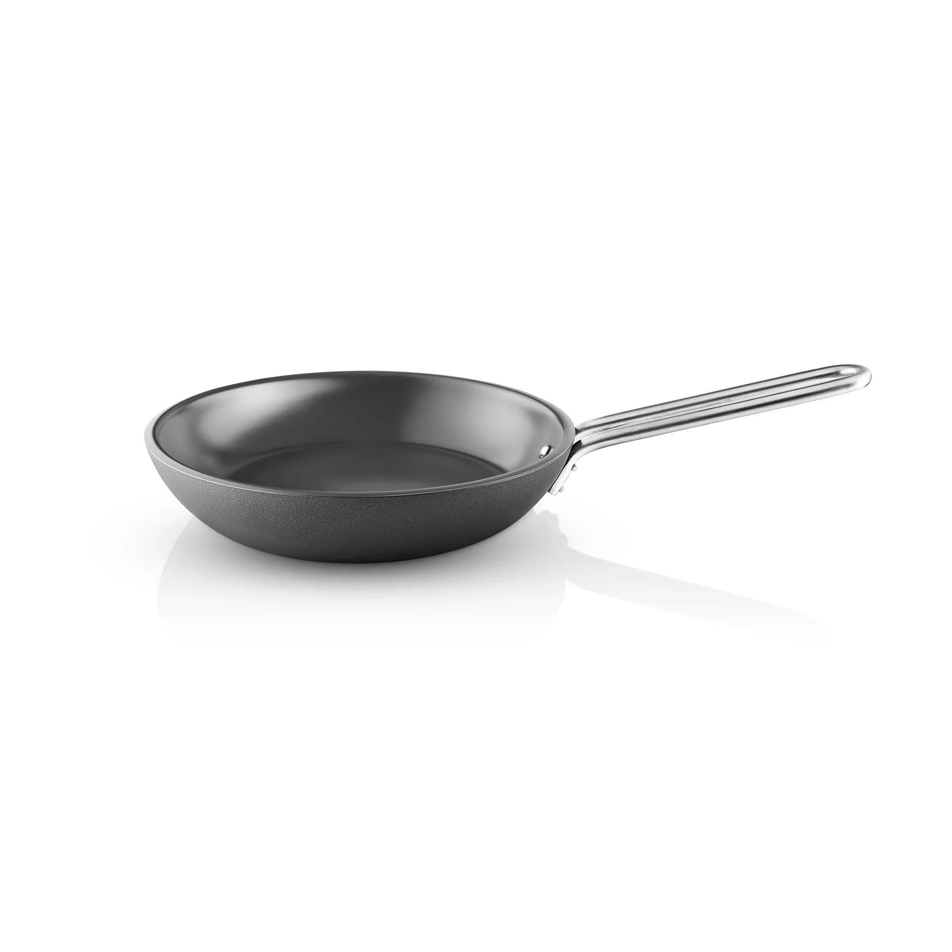 Professional Laser Titanium Slip-Let frying pan, Black, Ø24 cm Eva Solo