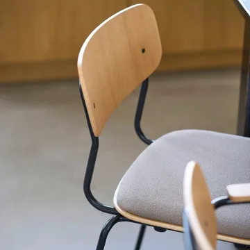 J182 Holmen chair - Oak veneer-black legs-taupe - FDB Møbler