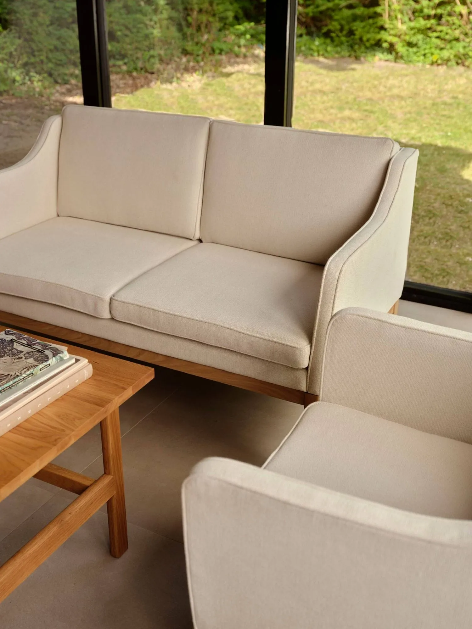 L46 MK155 armchair, Lacquered oak-leather black FDB Møbler
