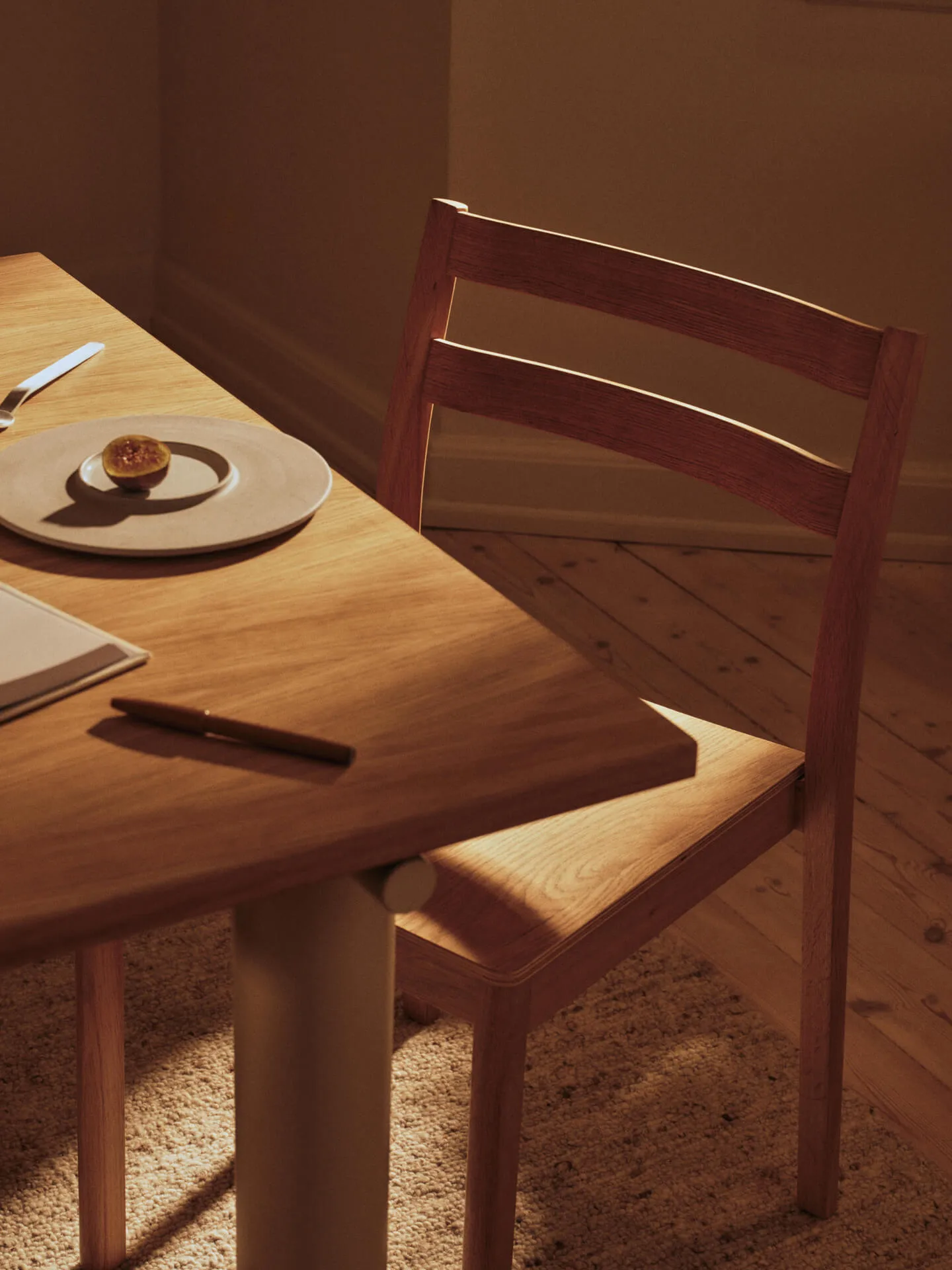 Atura dining table, Light cashmere oak veneer, 90x200 cm Ferm Living