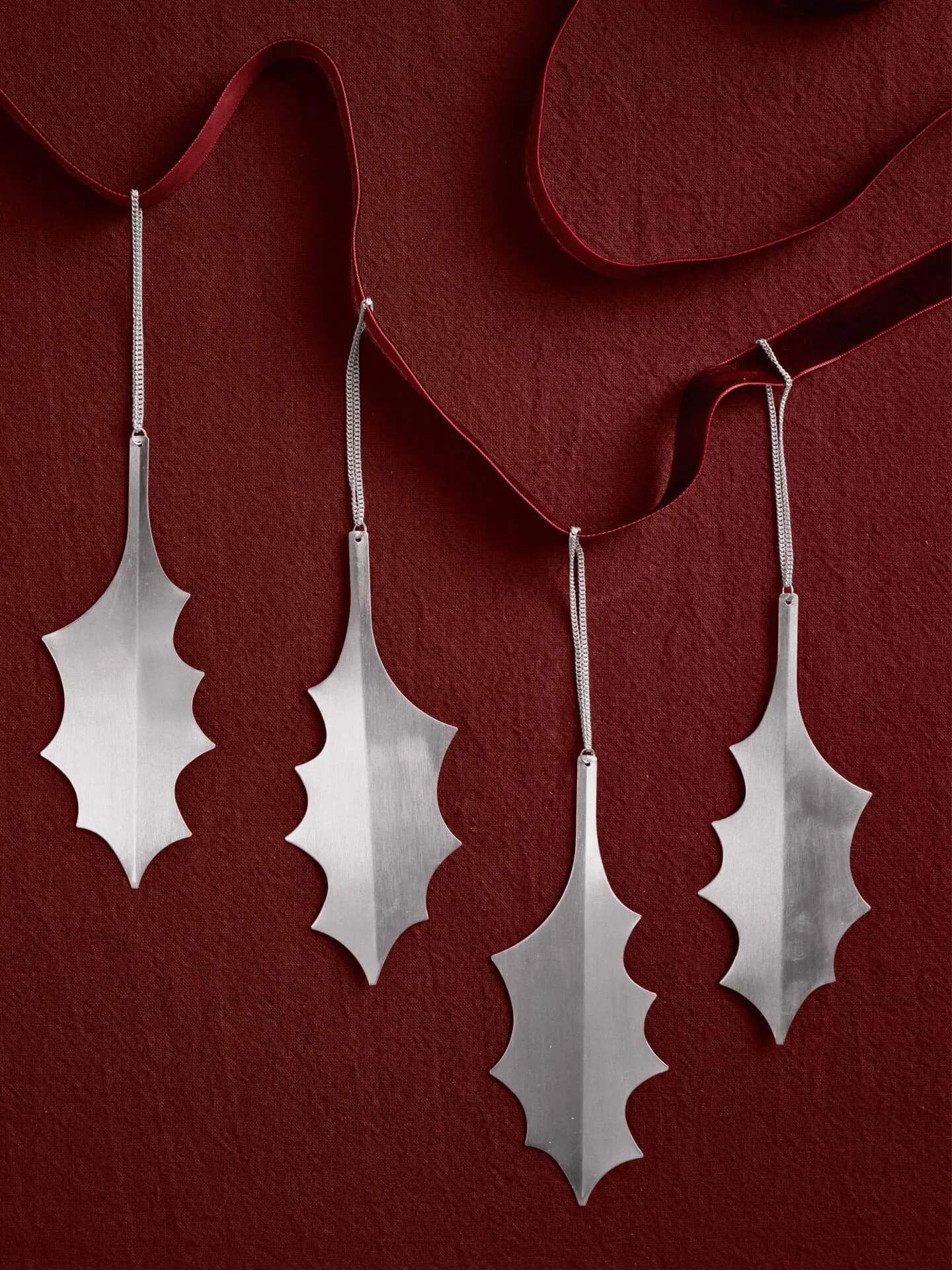 Holly leaf decorative hang 13.5 cm 4-pack, Silver Ferm Living
