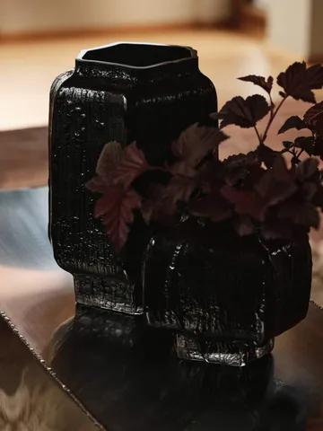 Mokuri vase - Black, 30 cm - Ferm Living