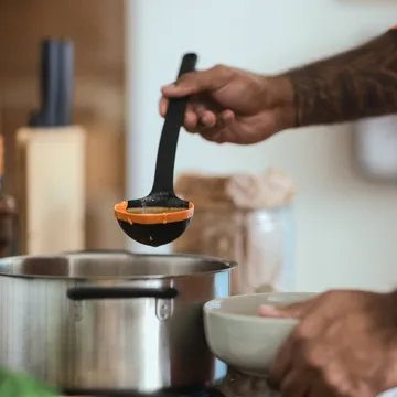 Functional Form ladle - Black-orange, 36.2 cm - Fiskars