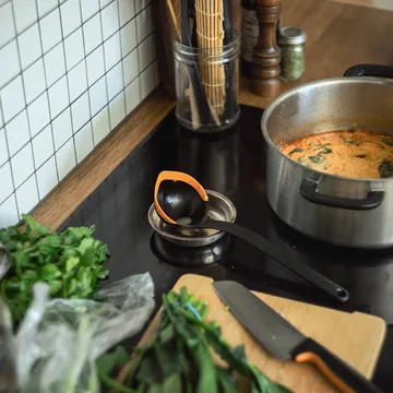 Functional Form ladle - Black-orange, 36.2 cm - Fiskars