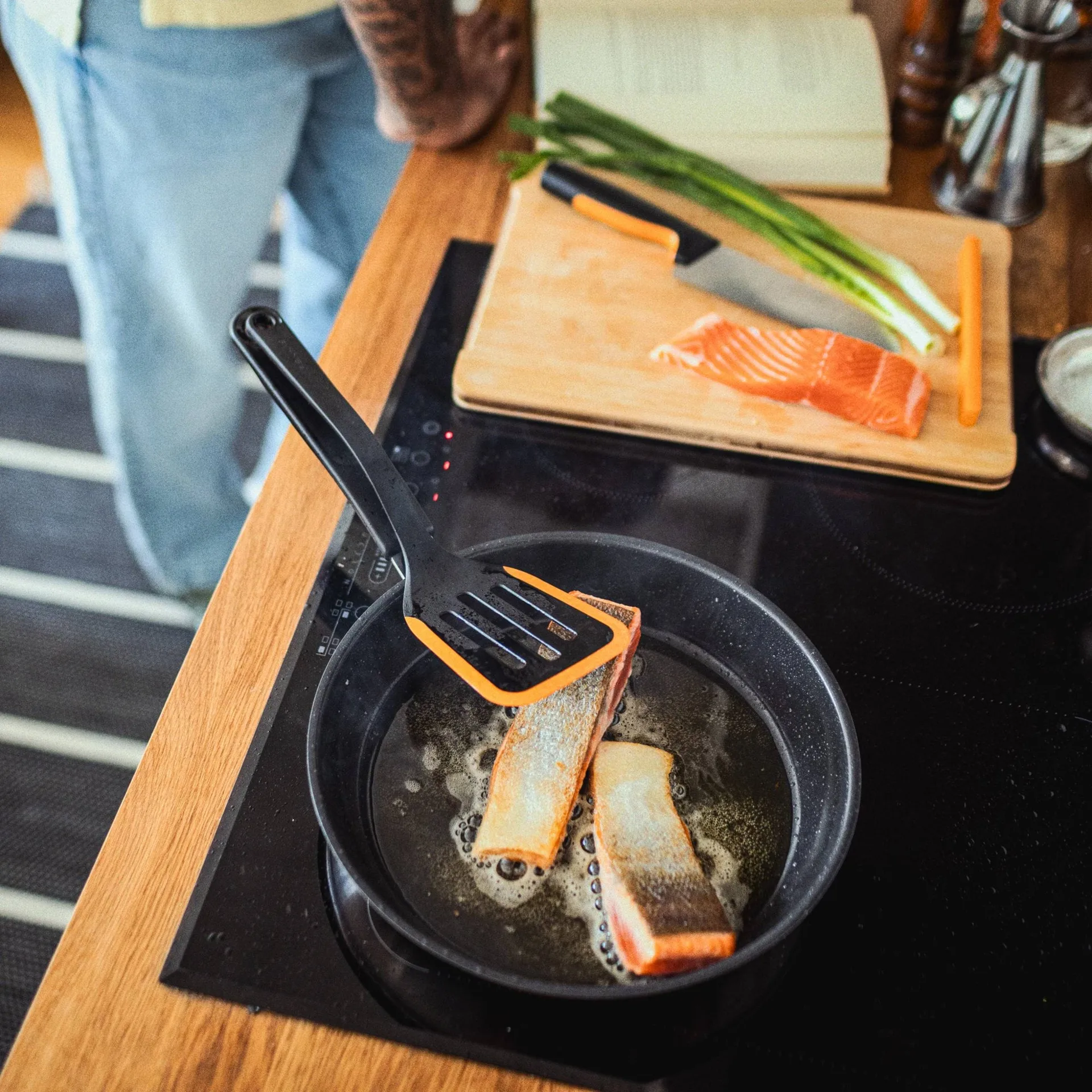 Functional Form spatula, Black-orange, 36.2 cm Fiskars