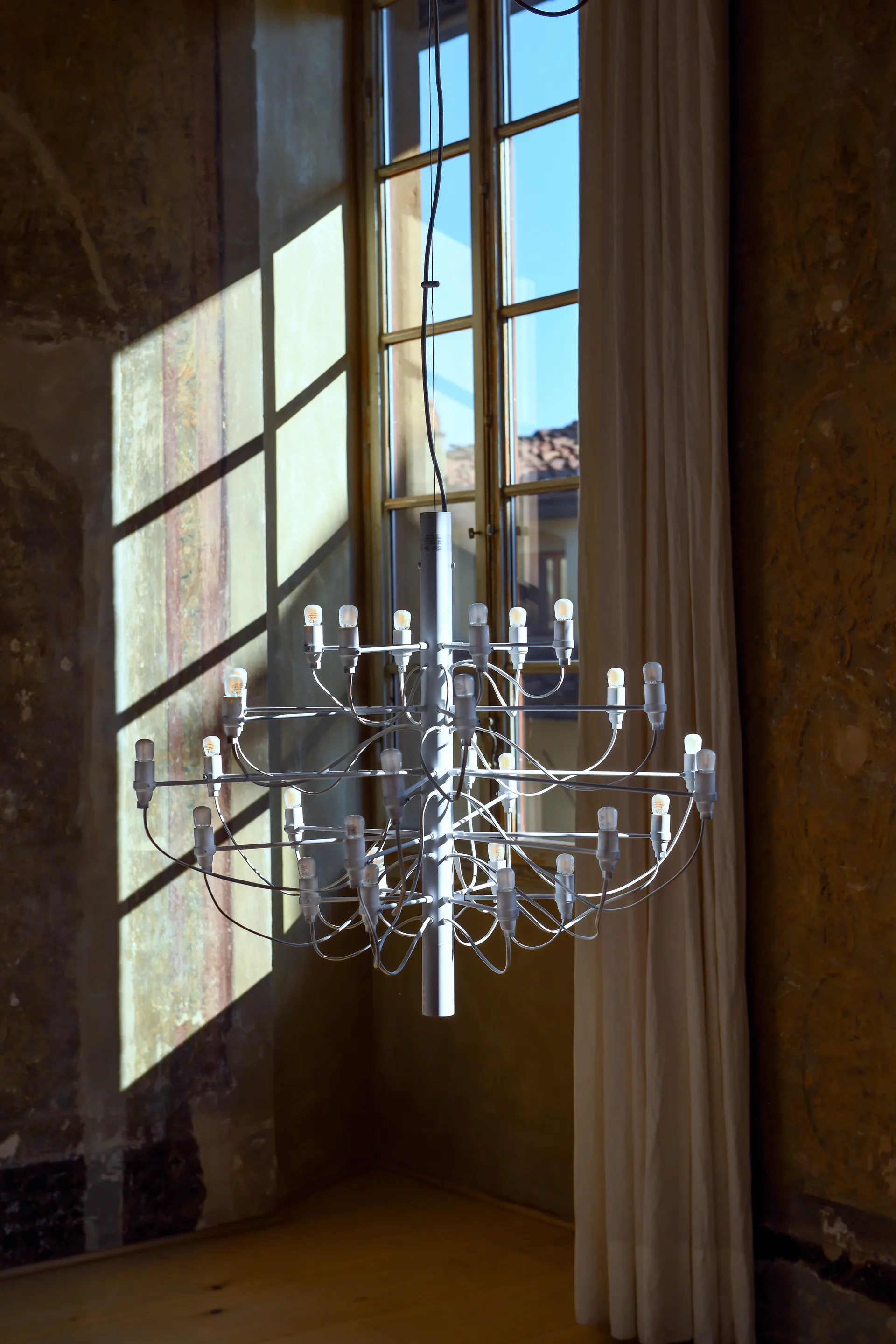 2097 Sarfatti chandelier LED, Matte White 30 lamps Flos