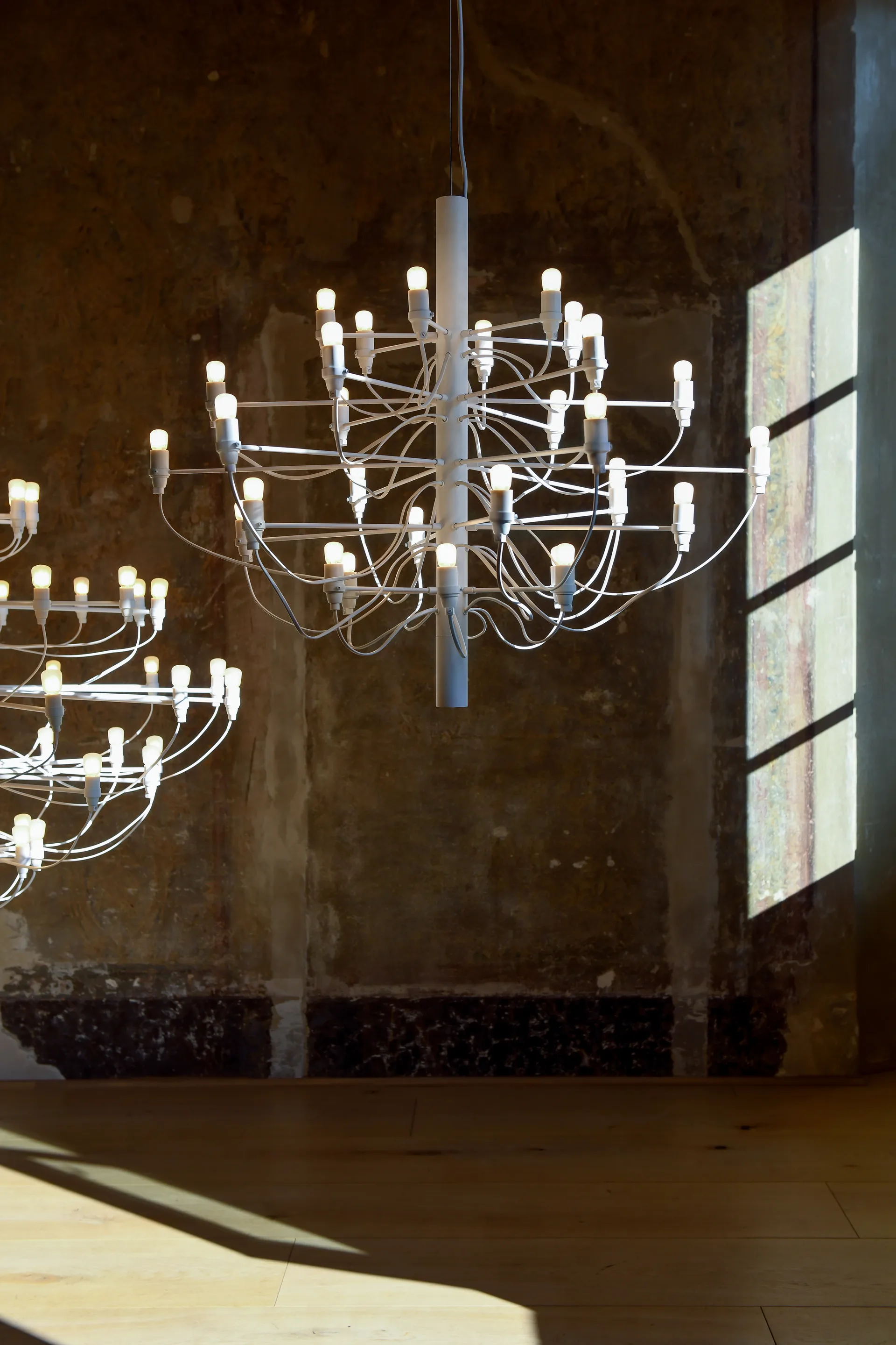 2097 Sarfatti chandelier LED, Matte White 30 lamps Flos