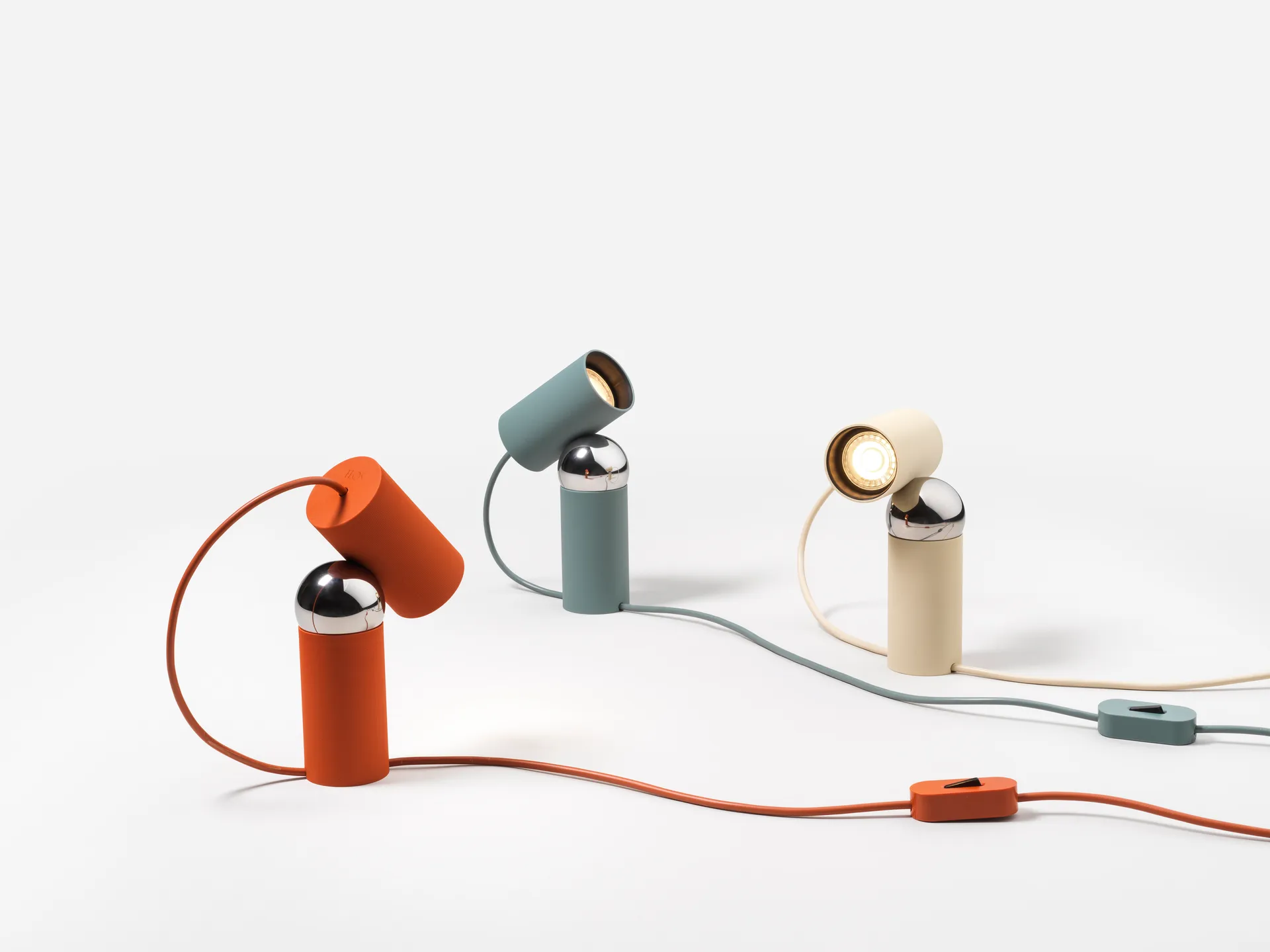 Bilboquet table lamp, Linen Flos